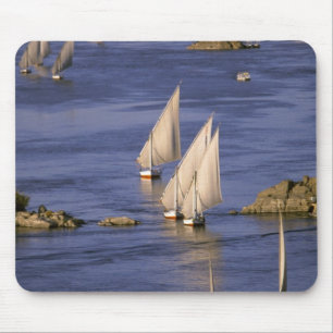 Afrika, Ägypten, Oberägypten, Assuan. Feluccas Mousepad