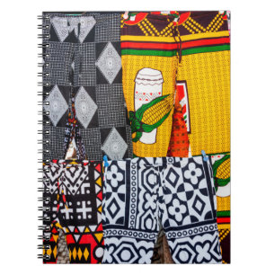 Afrika, Angola, Benguela. Hellfarbige Hosen Notizblock