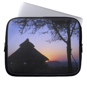Afrika, Äthiopien, Omo-Fluss-Region, Sonnenunterga Laptopschutzhülle