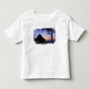 Afrika, Äthiopien, Omo-Flussgebiet, Sunset over Kleinkind T-shirt