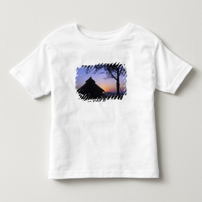 Afrika, Äthiopien, Omo-Flussgebiet, Sunset over Kleinkind T-shirt (Vorderseite)