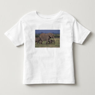 Afrika, Kenia, Amboseli-Nationalpark. Afrikanische Kleinkind T-shirt