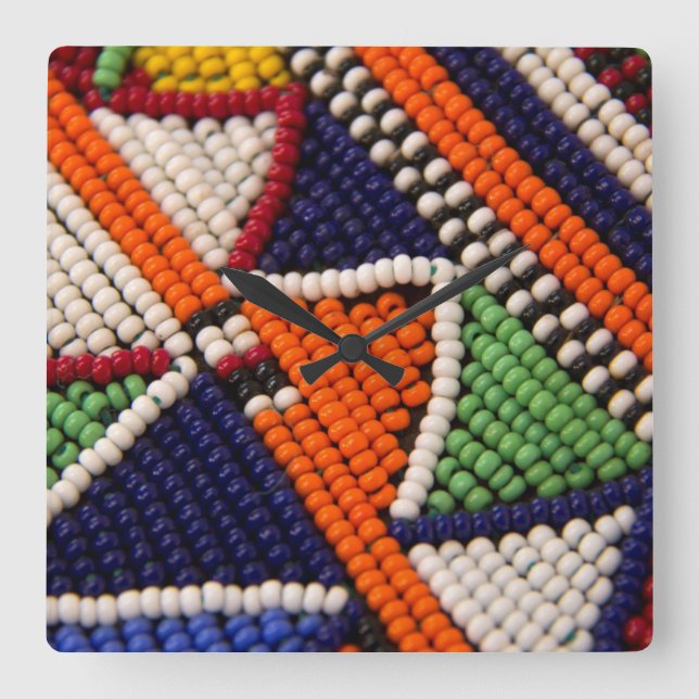 Afrika, Kenia. Maasai-Tribal Quadratische Wanduhr (Vorderseite)