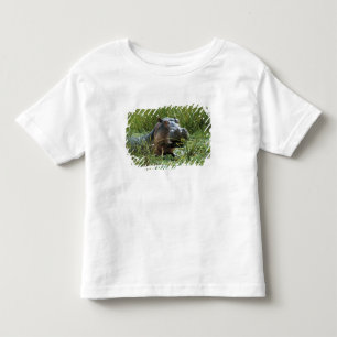 Afrika, Kenia, Masai Mara NR. Eine Mutter Nilpferd Kleinkind T-shirt