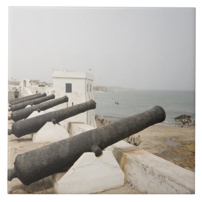 Afrika, Westafrika, Ghana, Elmina. Kanonen schütze Fliese (Vorderseite)