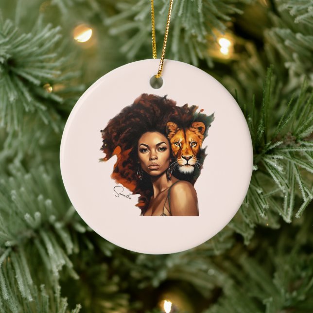 Afrikanisch-amerikanische Frau mit Majestic Lion Keramik Ornament (Baum)
