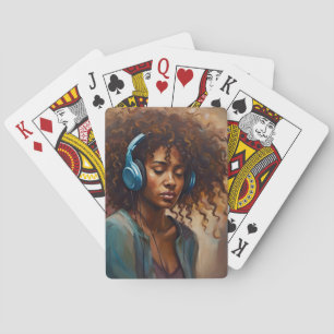 Afrikanische Amerikanerin spielt Karten Spielkarten