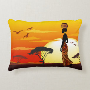 Afrikanische Beautiful Woman Silhouette über afrik Dekokissen
