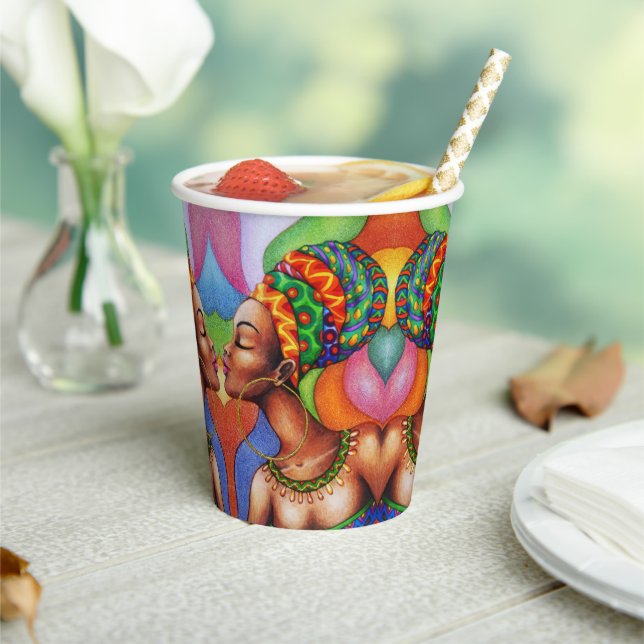 Afrikanische Frau mit traditionellem Wachs Pappbecher (In Situ)