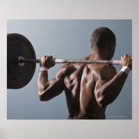 Afrikanischer Amerikaner, der im Fitnessraum 2 tra