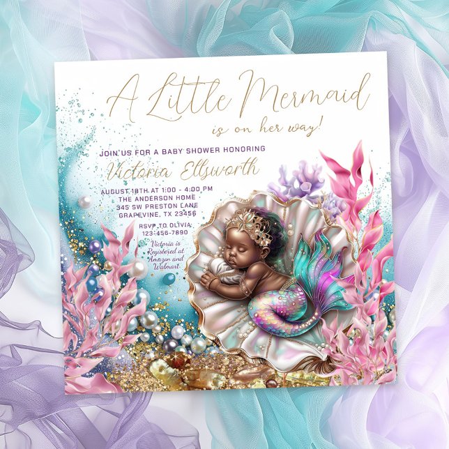 Afrikanischer Amerikaner Meerjungfrau Clamshell Ba Einladung (Beautiful mermaid baby shower invitation with sweet baby mermaid sleeping in a clamshell.)