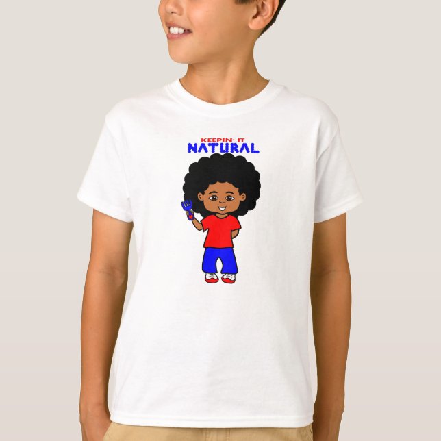 Afrikanischer amerikanischer Junge mit großem T-Shirt (Vorderseite)
