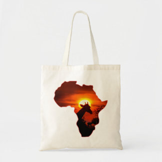 Afrikanischer Sonnenuntergang mit Tragetasche