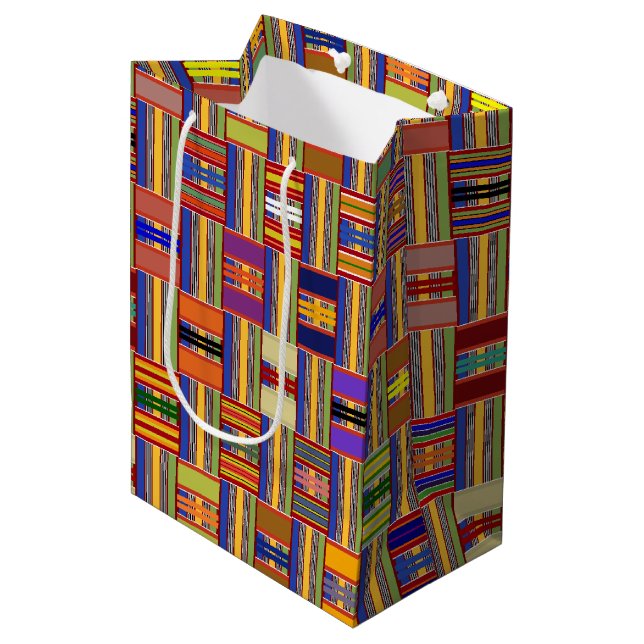 Afrikanisches mehrfarbiges Glas Kente K45 Mittlere Geschenktüte (Vorderseite Schrägansicht)