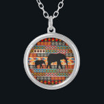 Afrikanisches Motiv-bunte Muster-Mama u. Versilberte Kette<br><div class="desc">Mama-und Baby-Elefant-Silhouette auf afrikanisches Motiv-buntem dekorativem Muster. Reizende Geschenkidee für Mamma.</div>