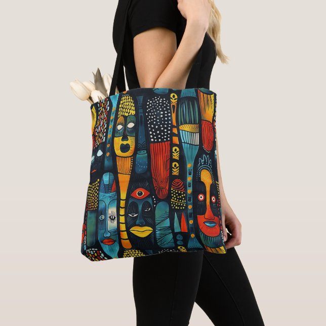 Afrikanisches Stammesmuster mit Idole. Tasche (Von Nahem)