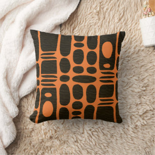 Afrozentrische Geometrie • Braun und Chromorange Kissen