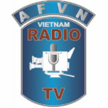 AFVN - Streitkräfte-Vietnam-Netz Freistehende Fotoskulptur<br><div class="desc">Vom Dreieck zum DMZ</div>