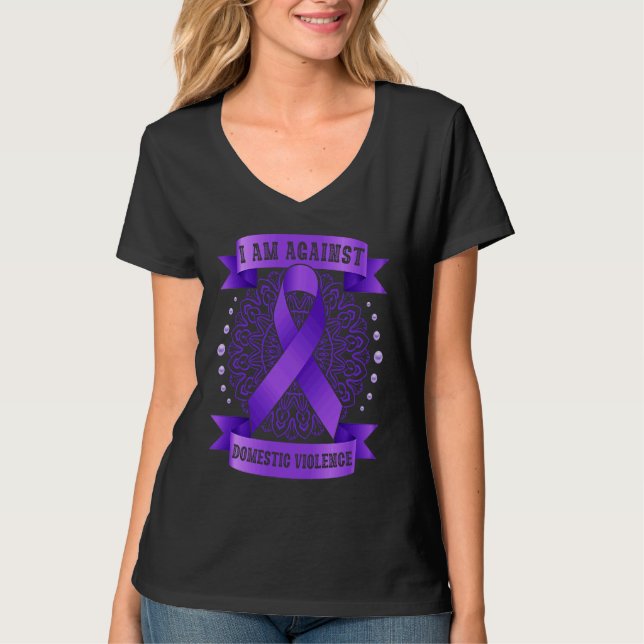 Against Domestic Violence Mandala purple ribbon T-Shirt (Vorderseite)