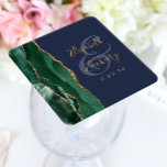 Agate Emerald Green Gold Script Navy Blue Wedding Rechteckiger Pappuntersetzer<br><div class="desc">Dieser elegante,  moderne Hochzeitsfest-Untersetzer besticht durch ein smaragdgrünes Aquarell-Dekor mit vergoldetem Imitat-Glitzer. Der goldfarbene Text auf marineblau-blauem Hintergrund lässt sich leicht anpassen,  wobei die Namen der Braut und des Bräutigams in handschriftlicher Kalligraphie über einen großen Ampersand verteilt sind.</div>