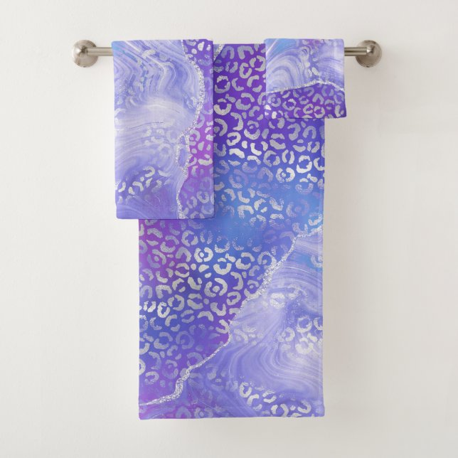 Agate Geode Leopard Print Purple and Silver Badhandtuch Set (Insitu)