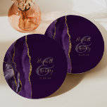 Agate Geode Script Lila Gold Plum Wedding Pappteller<br><div class="desc">Diese eleganten,  modernen Hochzeitsfeier-Teller zeichnen sich durch ein lila Aquarelldesign aus,  das mit vergoldetem Glitzer aus Imitaten besticht. Der goldfarbene Text lässt sich leicht auf einem reichen Pflaumenhintergrund anpassen,  wobei die Namen der Braut und des Bräutigams in handschriftlicher Kalligraphie über einen großen Ampersand verteilt sind.</div>