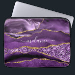 Agate Lila Violet Gold Glitzer Geode Individuelle  Laptopschutzhülle<br><div class="desc">Agate Lila Violet Gold Glitzer Geode Individuelle Name Sparkle Marmor Personalisiert Geburtstag - Geburtstag oder Hochzeitsgeschenk / Beides - Fügen Sie Ihren Namen - Text oder Entfernen - Make Your Special Gift - Neu vergrössern und verschieben oder entfernen und fügen Sie Text / Elemente mit Anpassungstool. Design von MIGNED. Bitte...</div>