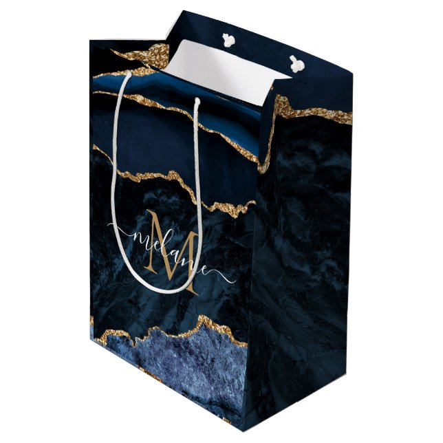 Agate Navy Blue Gold Individuelle Name Letter Gesc Mittlere Geschenktüte (Rückseite Schrägansicht)