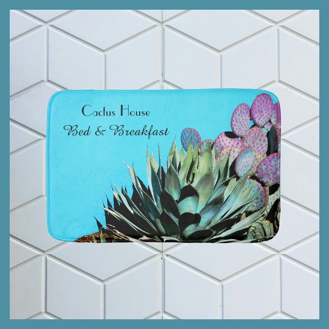 Agave and Prickly Pear Cactus on Turquoise Wall Badematte (Von Creator hochgeladen)