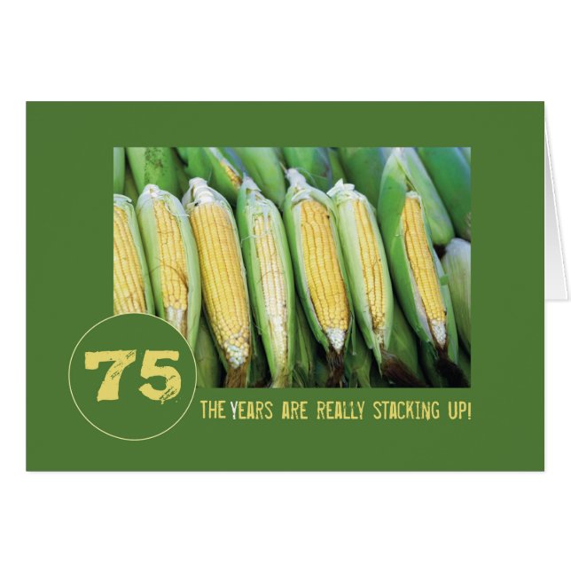 Âge 75 Ans S'Embrassant Avec La Rangée De Maïs (Devant horizontal)