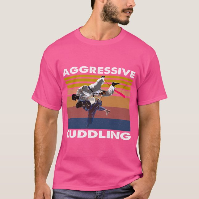 Aggressiver Cuddling Jiu Jitsu Mixed Martial Arts T-Shirt (Vorderseite)