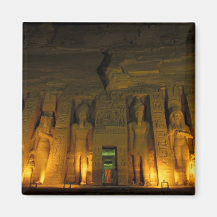 Ägypten, Abu Simbel, Beleuchtete Fassade von Klein Magnet