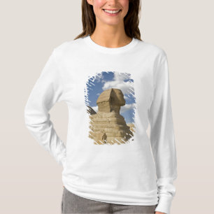 Ägypten, Gizeh. Der große Sphynx erhebt sich üb T-Shirt