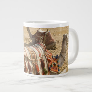 Ägypten, Kairo. Ruhende Kamele Jumbo-Tasse