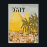 Ägypten Reisepostkarte Postkarte<br><div class="desc">Große Pyramiden im Hintergrund,  eine Stadt in Sepia-Farben und anmutige Palmen im Vordergrund.</div>