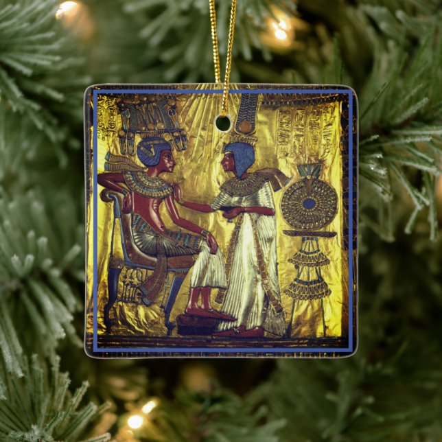 Ägyptische Goldzeichen auf einem Keramikornament (Baum)