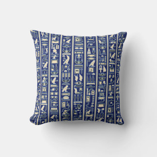 Ägyptische Hieroglyphen ا ه ي و غ ل ر ل ي bei der  Kissen