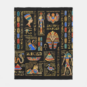 Ägyptische Hieroglyphen und Gottheiten auf schwar Fleecedecke