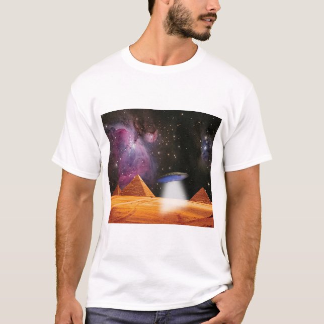Ägyptische Pyramiden Gizeh trifft Raum und UFO T-Shirt (Vorderseite)