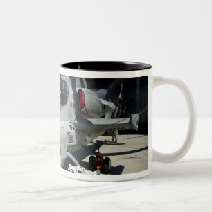 AH-1Z Superkobra-Hubschrauberangriff Zweifarbige Tasse