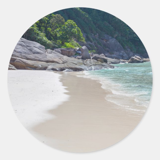 Ähnlicher weißer Sandstrand und türkisblaues Meer Runder Aufkleber (Vorderseite)