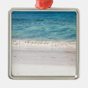 Ähnlicher weißer Sandstrand und türkisblaues Meer Silbernes Ornament