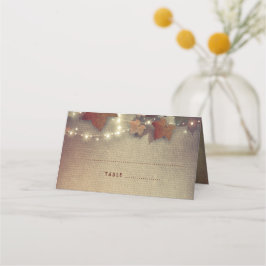 Ahorn-Blätter und String-Lights-Hochzeit im Herbst Platzkarte
