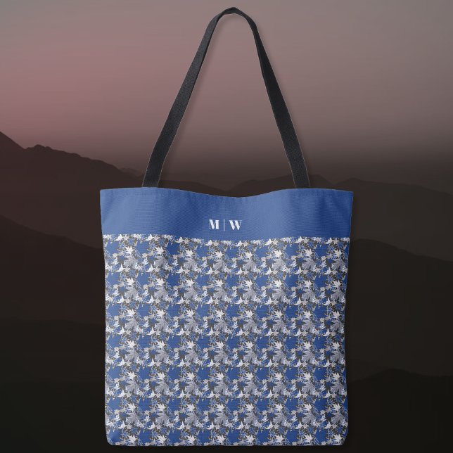 Ahorn Verlasse Blau auf kohlebeständigem Hintergru Tasche (Maple Leaves Blue on a Charcoal Background Tote Bag by The Canadian Outpost Shop)