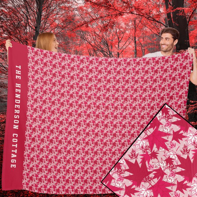 Ahornblätter auf rosa Hintergrund Fleecedecke (Red and White Maple Leaves on a Pink Background Fleece Blanket)