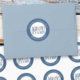 Ahoy ist eine junge, blaue und weiße Adresse Runder Aufkleber