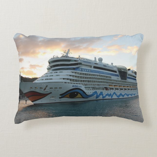 AIDAluna Kreuzfahrtschiff in Road Town auf Tortola Dekokissen (Vorderseite)