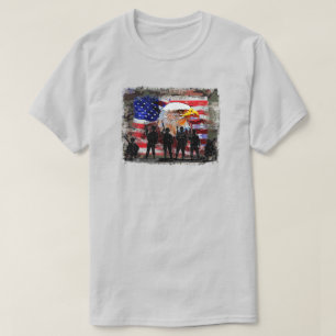 Aigle avec drapeau américain et T-shirt soldats