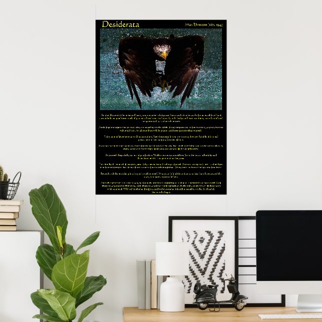 Aigle Desiderata au-dessus des affiches sur l'eau (Bureau à domicile)