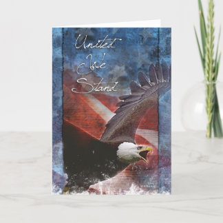 Aigle patriotique dans la carte de voeux de vol ET